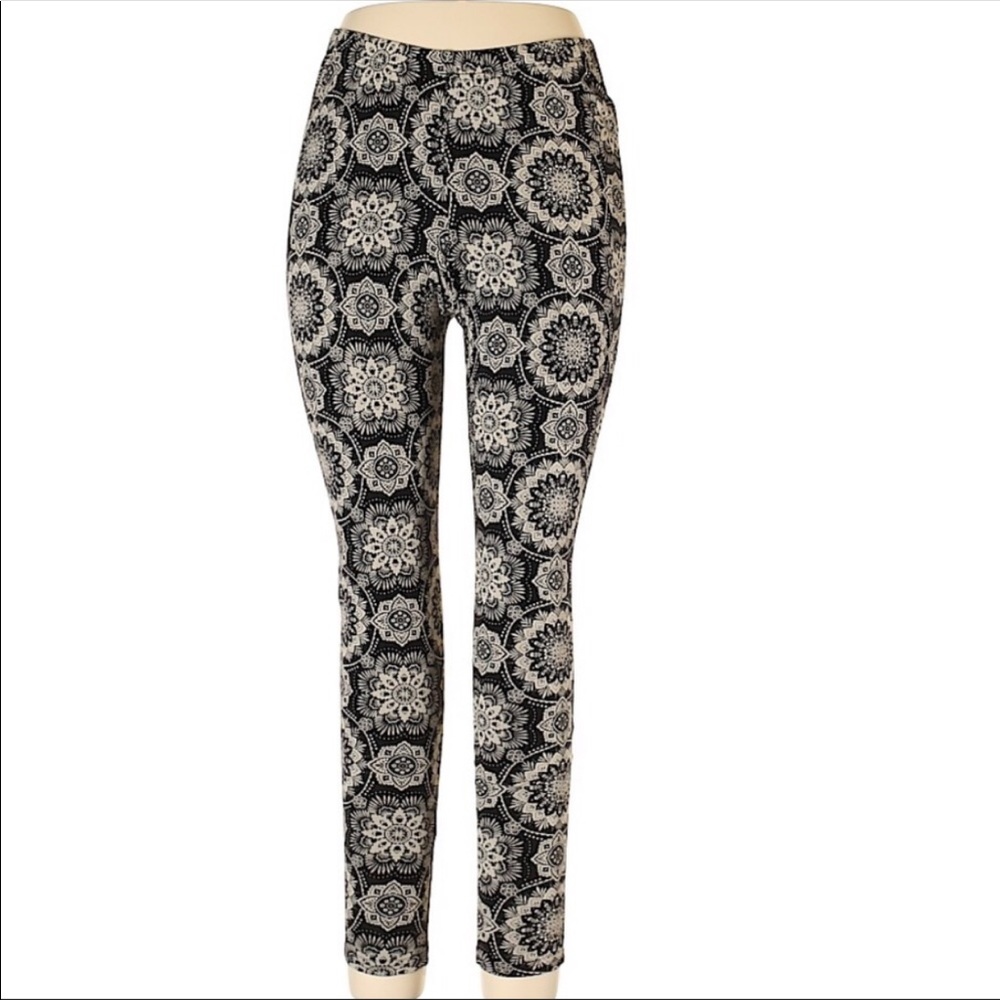 3/$30 Torrid mandala print leggings 1x size 1